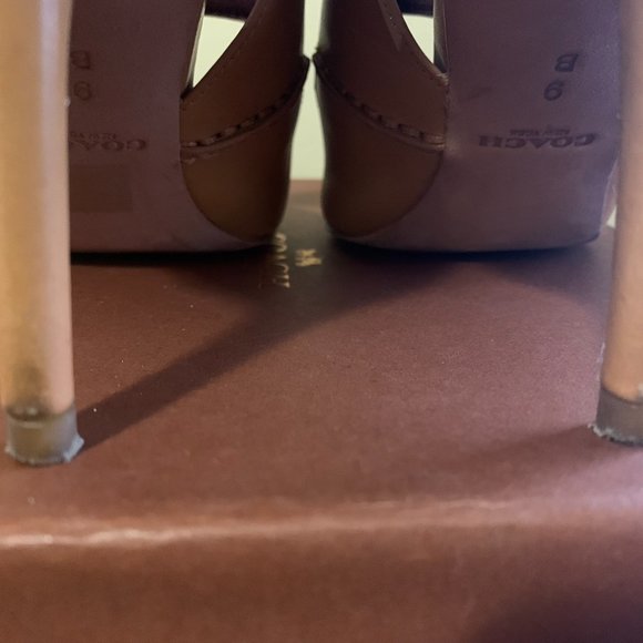 Coach Vanda Pump - Picture 6 of 7